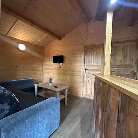 Prázdninový dům Nad Jeziorem Wilczynskim Dla Czterech Osob, Sypialnia Z Lozem Malzenskim Oraz Salon Z Rozkladanym Naroznikiem *