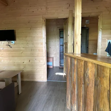 Prázdninový dům Nad Jeziorem Wilczynskim Dla Czterech Osob, Sypialnia Z Lozem Malzenskim Oraz Salon Z Rozkladanym Naroznikiem Swietne